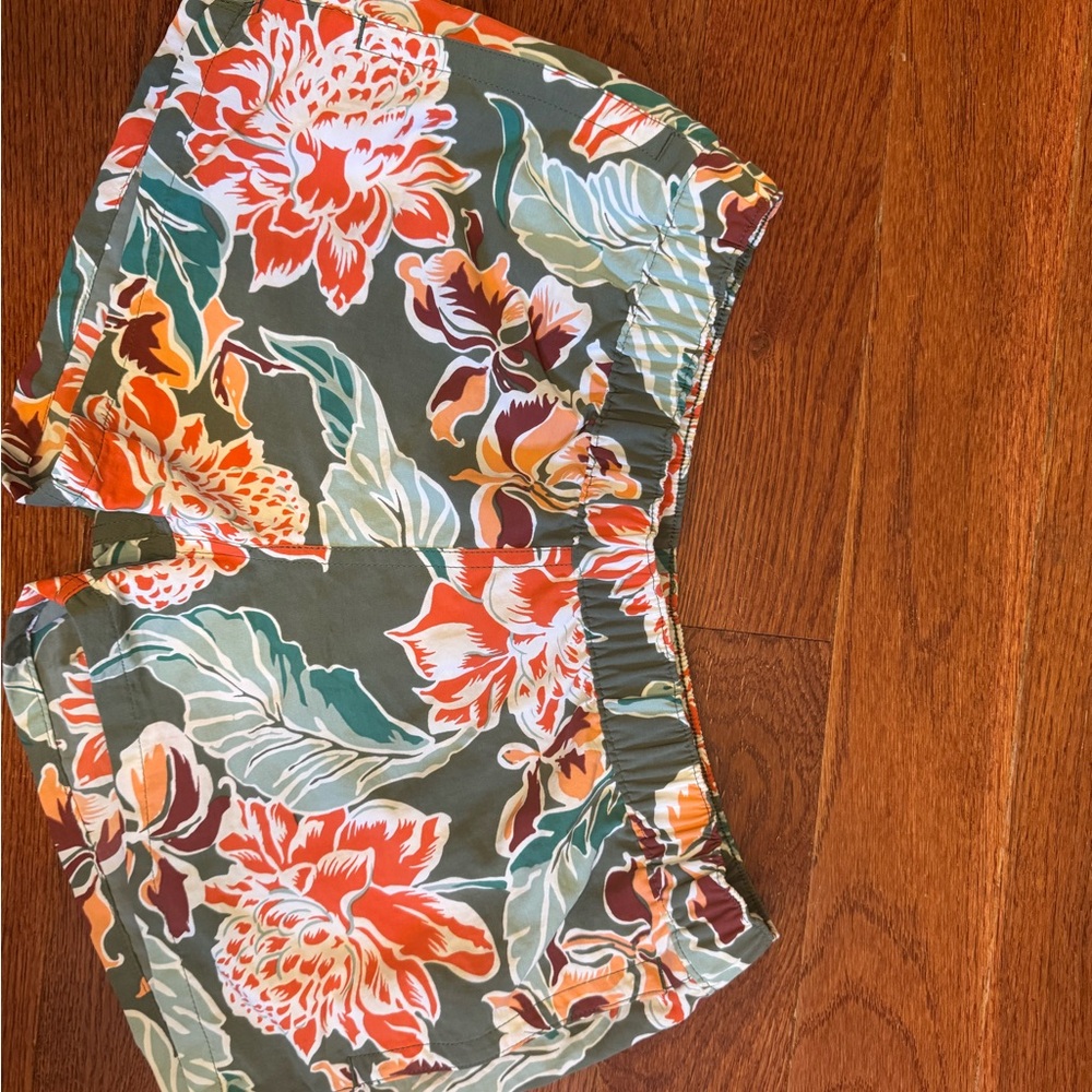 Patagonia barely baggies size small